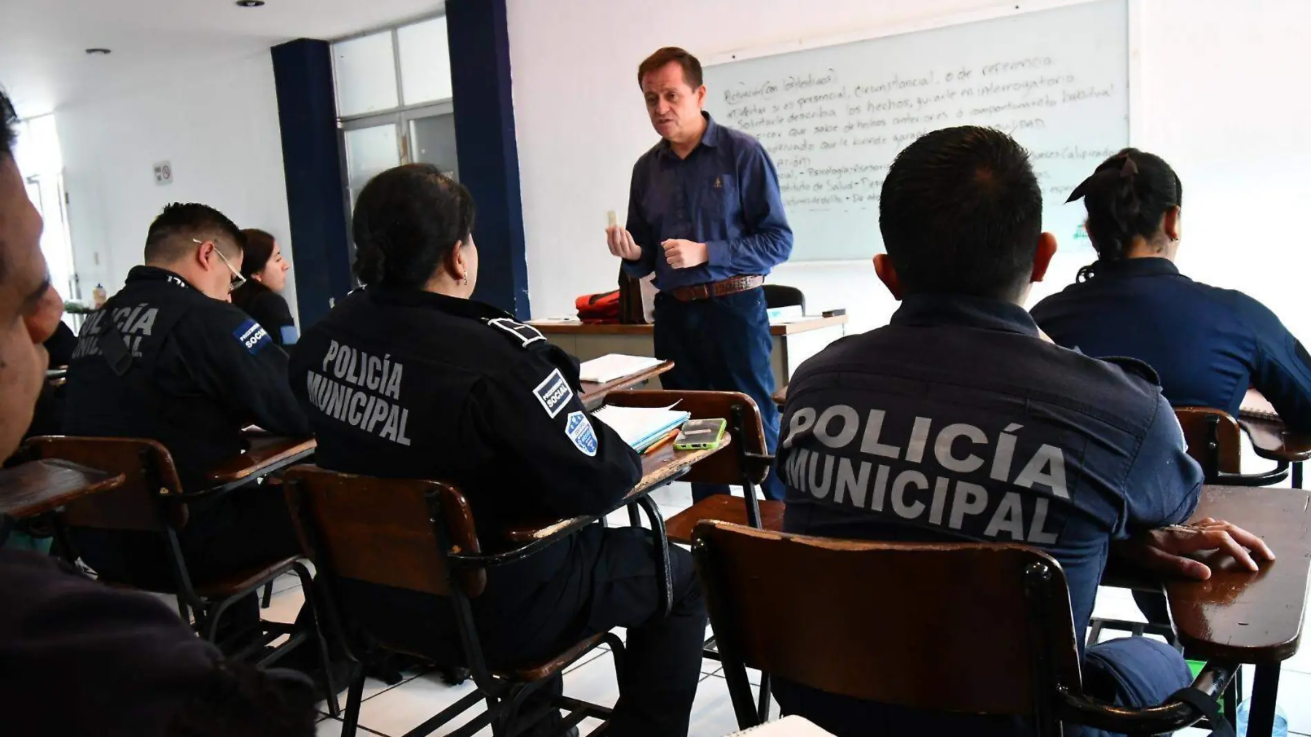 Capacitan-a-Policías-Municipales-de-Irapuato  (2)